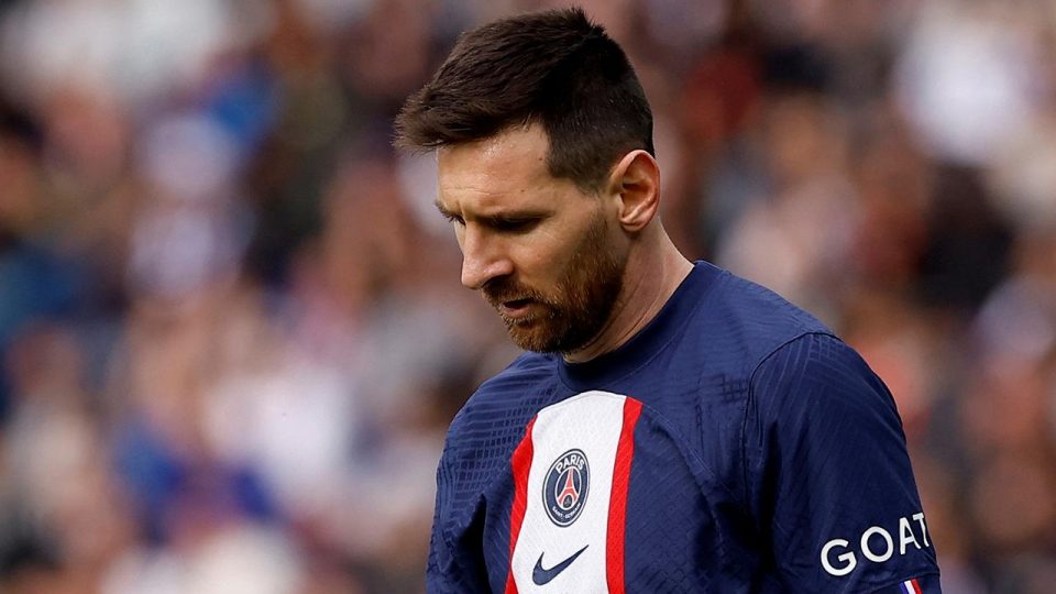 Lionel Messi PSG’den resmen ayrıldı